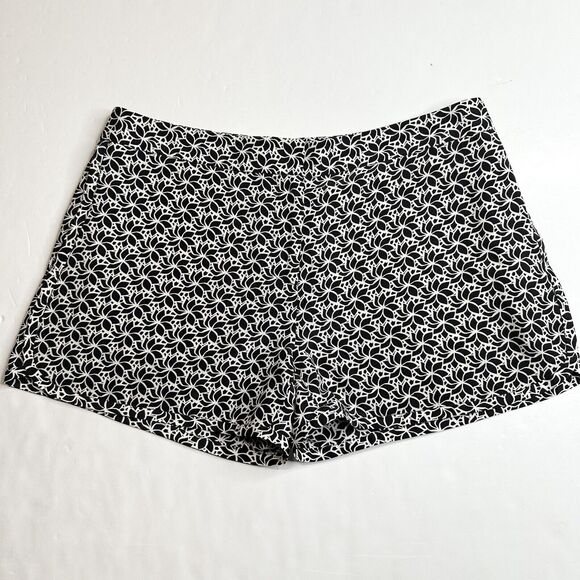 Diane Von Furstenberg Silk Shorts Womens 4 Black/White Floral Zip Front Pockets - Picture 2 of 16